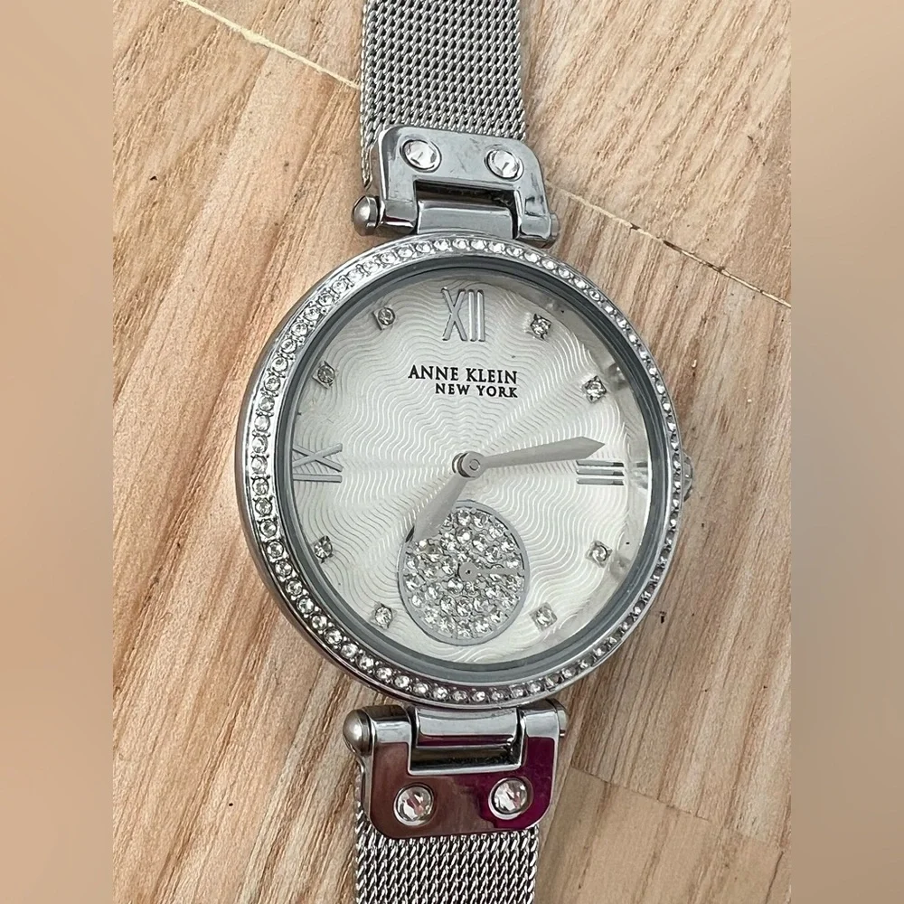 Anne klein New York ladies silver tone stainless steel Watch NEW BATTERY
